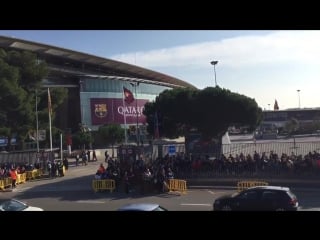 Barça fans waiting for the players #campnou #fcbatleti