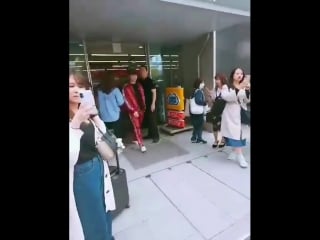 Hmm maybe there were people in front of baejin too baejin, daehwi, jihoon, jaehwan, ji