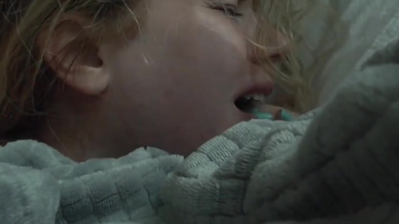 Гиперчуствительная шлюшка, стонет при каждом толчке!