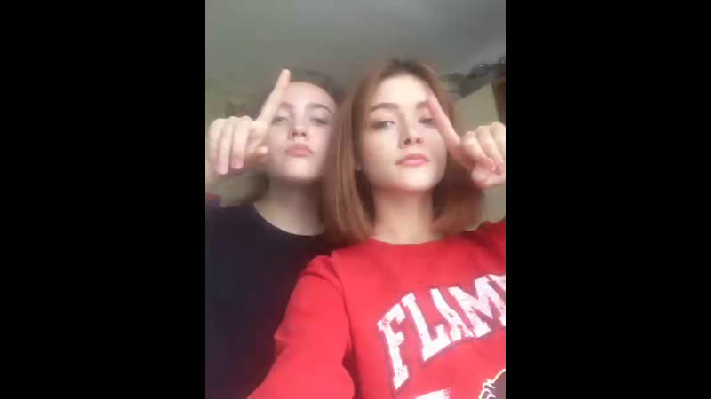 50 зрителей и настя показывает сосиску в тесте