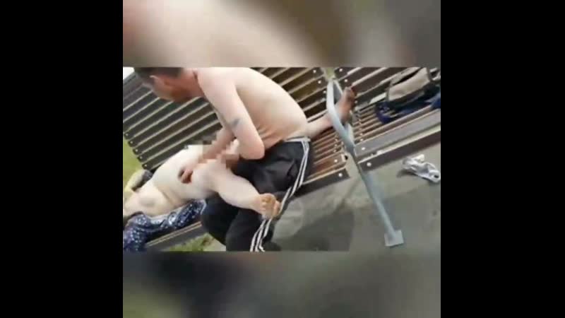 Вписка казань, типичная алкопарочка разделась до гола и предалась утехам на лае возле набережной, 18+, пара без комплексов