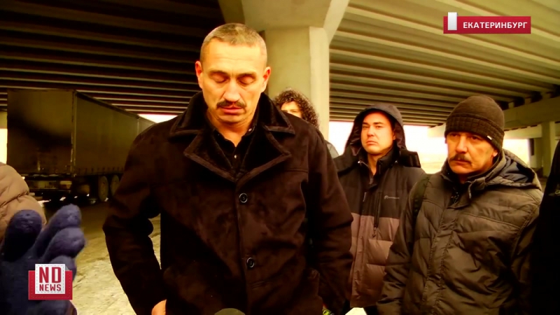 Дальнобойщики бастуют на трассе против новых поборов