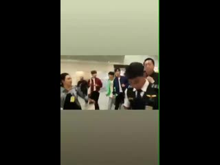 Ohmygod yunho x hyukjae! hyukjae held his arm! lol so cute!