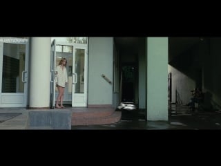Грудь миши бартон (mischa barton) в фильме "ты и я" (you and i, 2011, роланд жоффе) слоу моушн