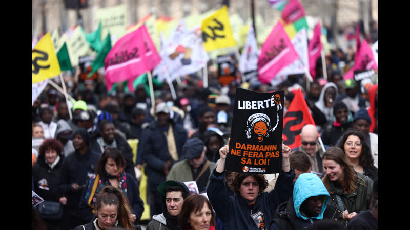 Live aus paris migrantenverbände demonstrieren gegen verschärftes einwanderungsgesetz
