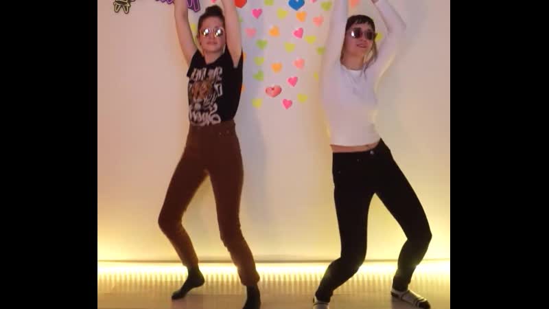 Танец ксюши зануды и кошки морошки / твои блогерши