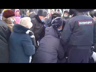 (18+) в уфе протестующим удаётся отбивать своих у псов! {23 01 2021}