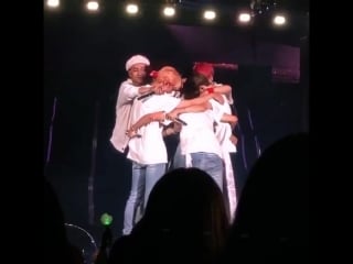 I didnt understand why hoseok was crouching down at first but then i noticed yoongis hand