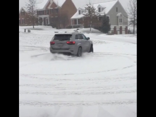 Snow donuts jeep srt