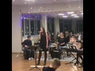 Кудрявцева светлана, кузьмина полина и наставники студии "мимуза" all i want for christmas is you (mariah carey)