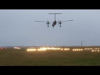 Аварийная посадка dhc 8 в амстердаме