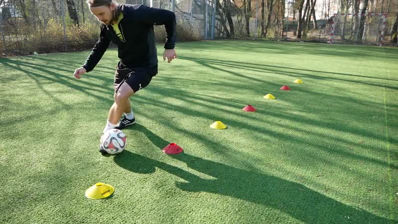 Fussballtraining alleine ballgefühl und technik traainingsprogramm tag 1