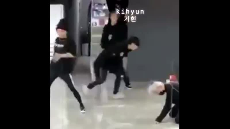 Kihyun is so supportive of minhyuk lolol