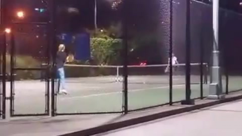 Leonardo dicaprio and toni garrn еnjoy тennis мatch