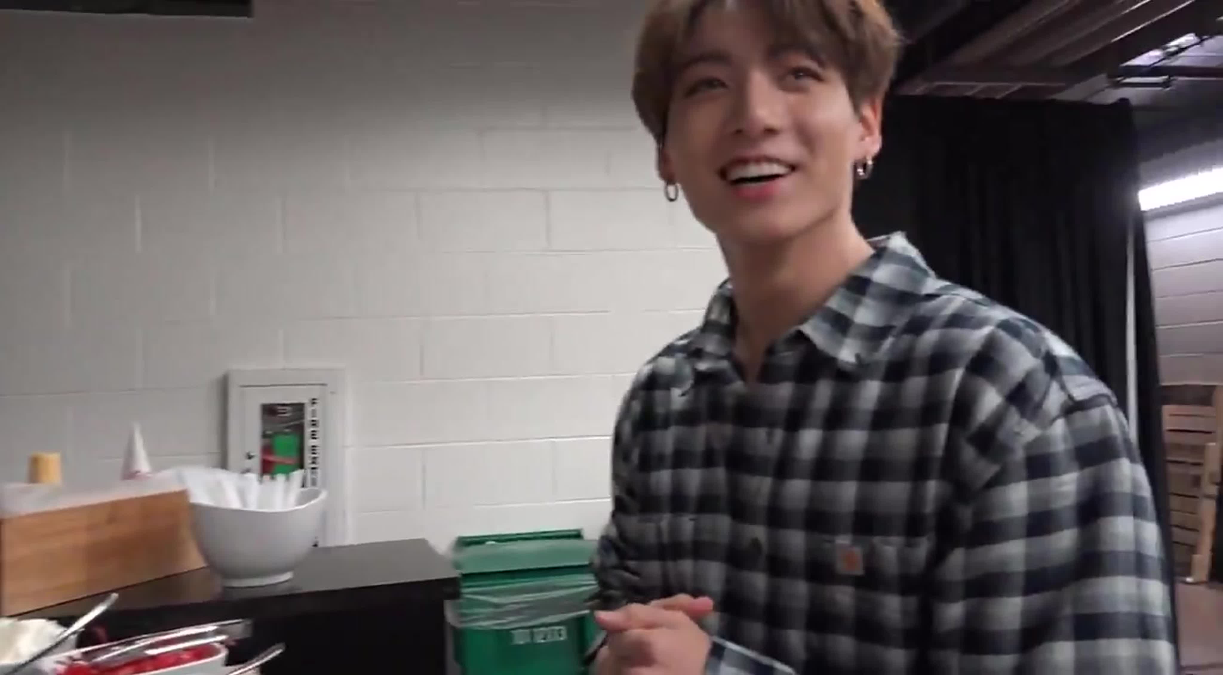 Eating ice cream like that - BEST XXX TUBE