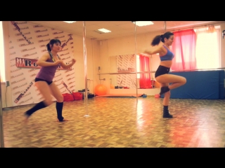 Разминка на тренирое pole dance