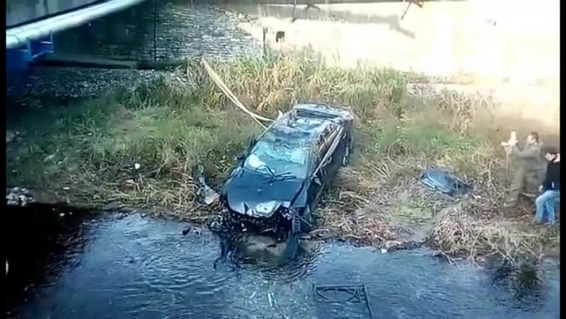 Иномарка упала в канал в туапсе