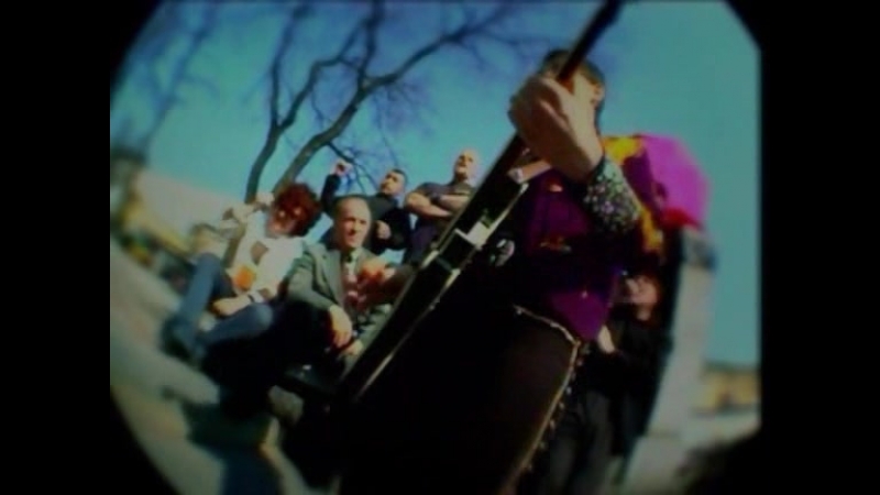 Бони нем плачет девочка с автоматом