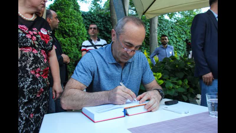 Ուրախ եմ, որ այս պայքարը մենակ չեմ մղելու քոչարյանը հանդիպել է իր աջակիցների հետ