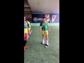 Сыграем в бутылочку?)))