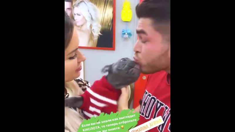 Капаклы и африкантова с языком целуются с молодые