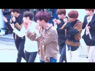 07 04 2018 fancam unb "감각" (sense/feeling) @ unb busking в хондэ