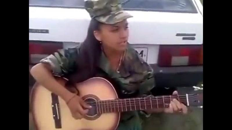 Армейская песня «пора домой» девушка красиво поет