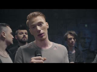 Multiverse statues (backstage)