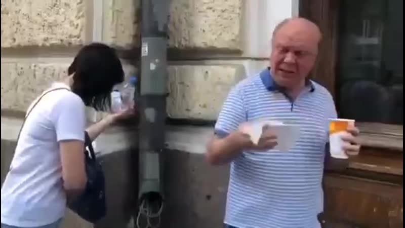 Во время акции пострадал прохожий из за того, что провокаторы распылили перцовый баллончик