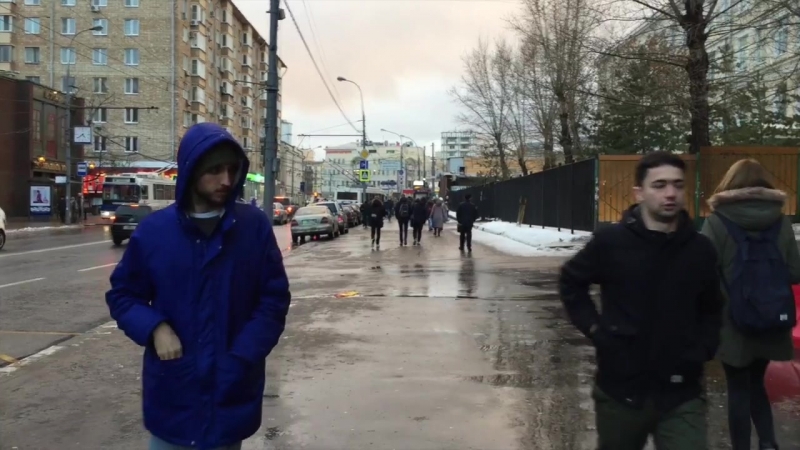 Когда попрощались, но идти в одну сторону