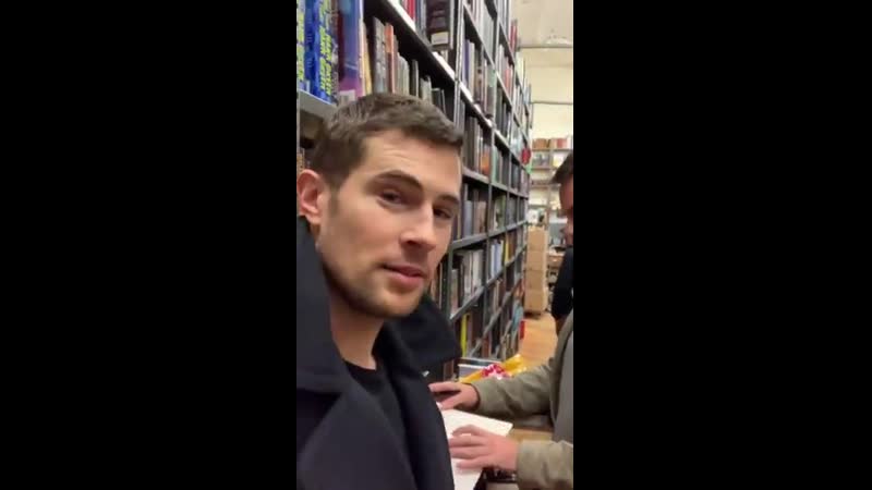 David is at it again and he’s recruited duncan to join in stealthsigning outlander nycc2019