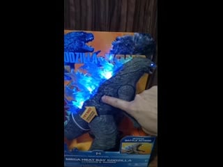 Mega heat ray godzilla from playmates toy | video by 啥样呢