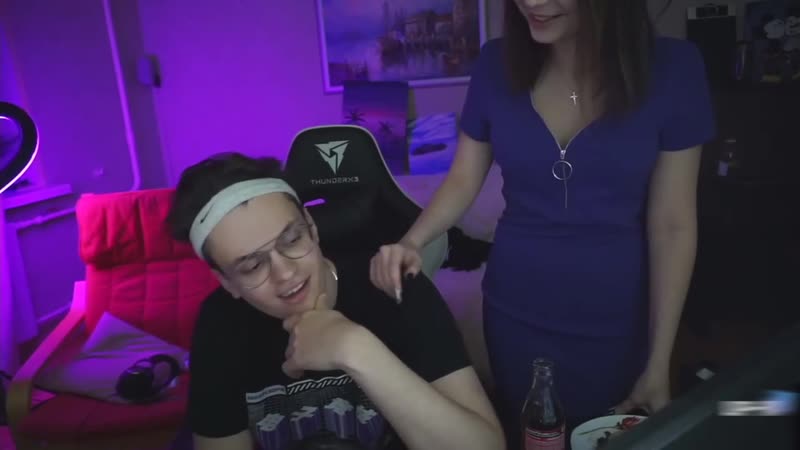 [buster stream] катя показала бустеру с*ськи / бустер рофлит над катей / бустер и катя / бустер стрим