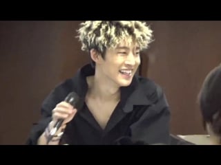 Ikon fansign in dongdaemun hyundai city outlet