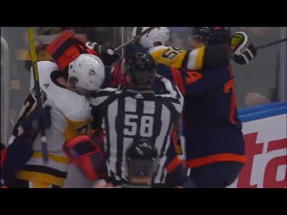 Gotta see it mike smith tries to fight evgeni malkin after getting run into har