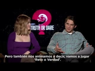 Lucy hale y tyler posey bailan #dametucosita y hablan español en truth or dare!