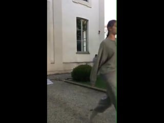 Gigi during the alberta ferreti ss18 rehearsals