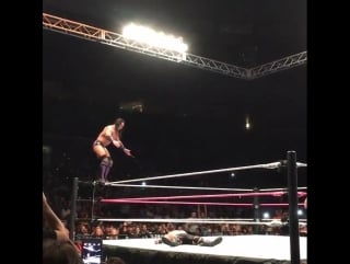 Невилл на домашнем шоу wwe в сент луисе