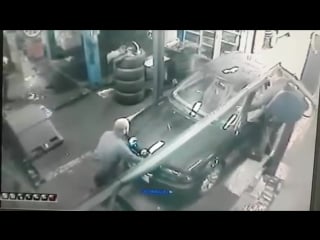 Liveleak auto technician falls through hole
