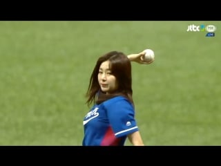 170309 seulgi & irene (red velvet) @ 2017 wbc korea vs taiwan game