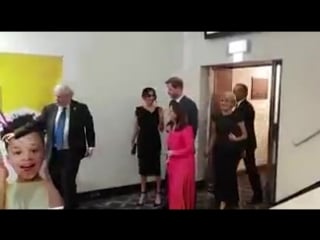 Meghanmarkle in a chic black dress and, as always, foxy heels for tonight’s commonwealth reception mp4