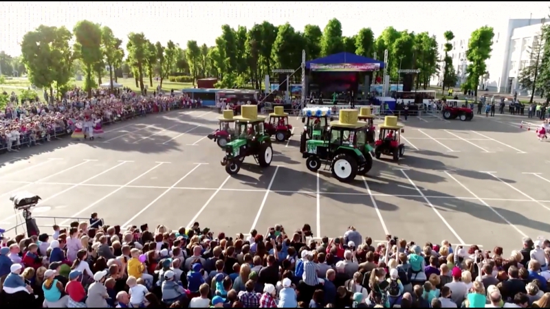 Танец тракторов в минске