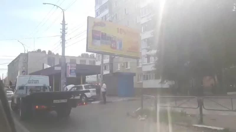 Автомобиль suzuki врезался в столб