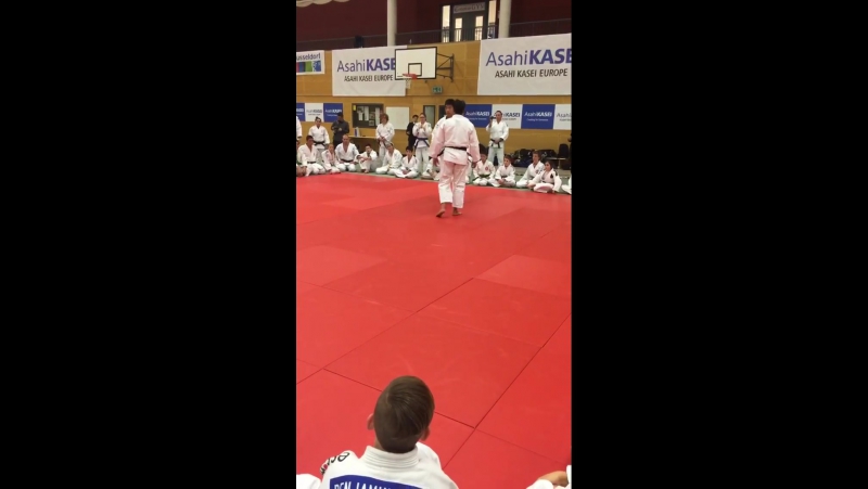 Таканори нагасе делает заднюю