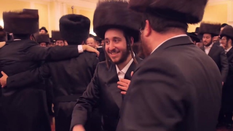 The entire shira choir, shea berko, yanky briskman and motty jay dancing with shraga gold at hin