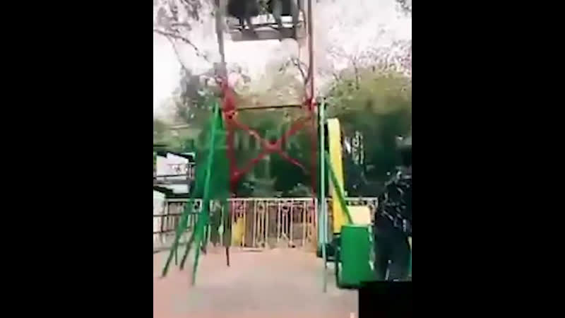 В узбекистане сломался аттракцион в парке различений