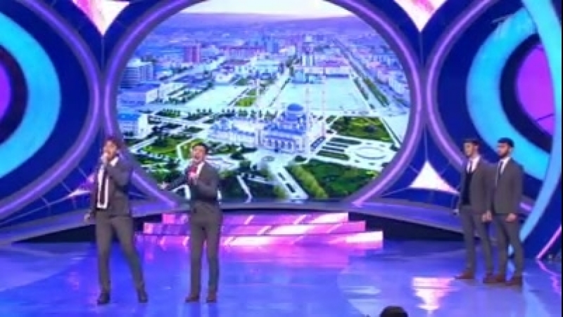 Чеченцы на первом канале спели песню о том, как шикарно им живется за счет туповатых россиян
