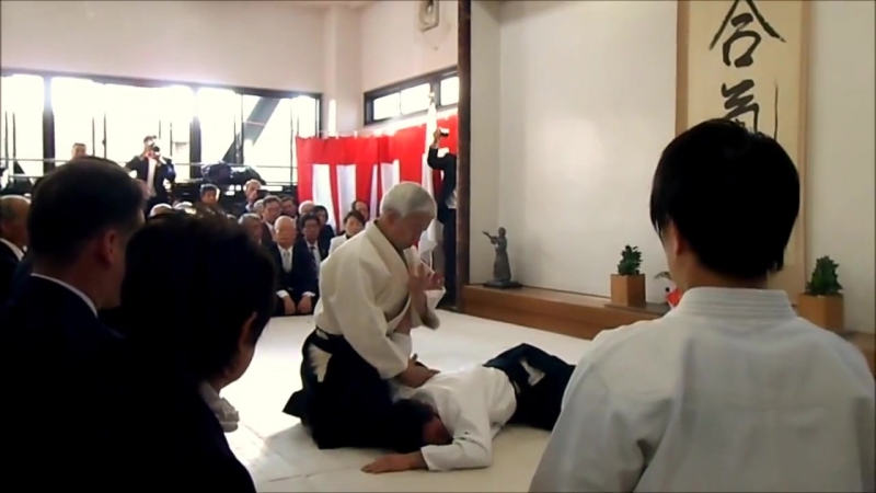 Aikido doshu moriteru ueshiba sensei at the kagamibiraki 2016