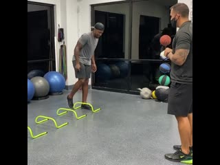 Sound on reactive single leg lateral hops with @keanu neal of @atlantafalcons working on restoring responsiveness and explosiv