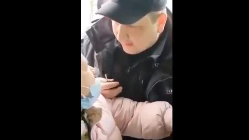 Полицейские жестко задержали пожилую москвичку